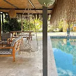 Villa With Hot Pool In