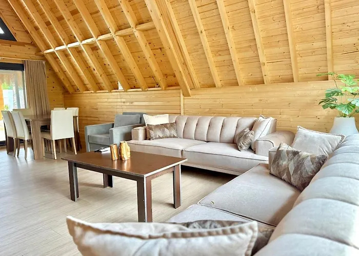 Villa With Hot Pool In *