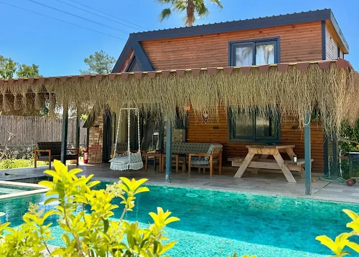 With Hot Pool In מרמריס